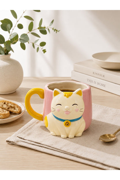 Sarı Kuyruk Detaylı Kulp, Pembe 3D Kedi Figürlü Kupa 405 ml